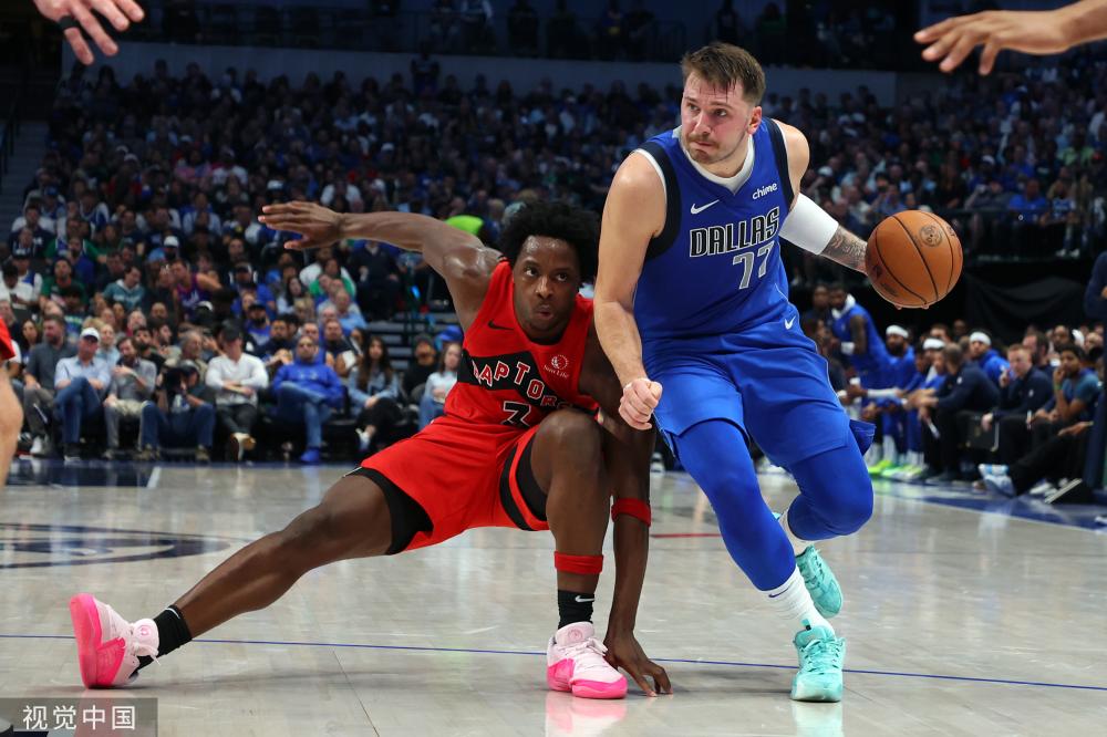 的姿态亮相 的姿态亮相